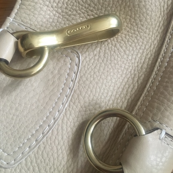 Small Coach Tan leather shoulder bag - Picture 3 of 4